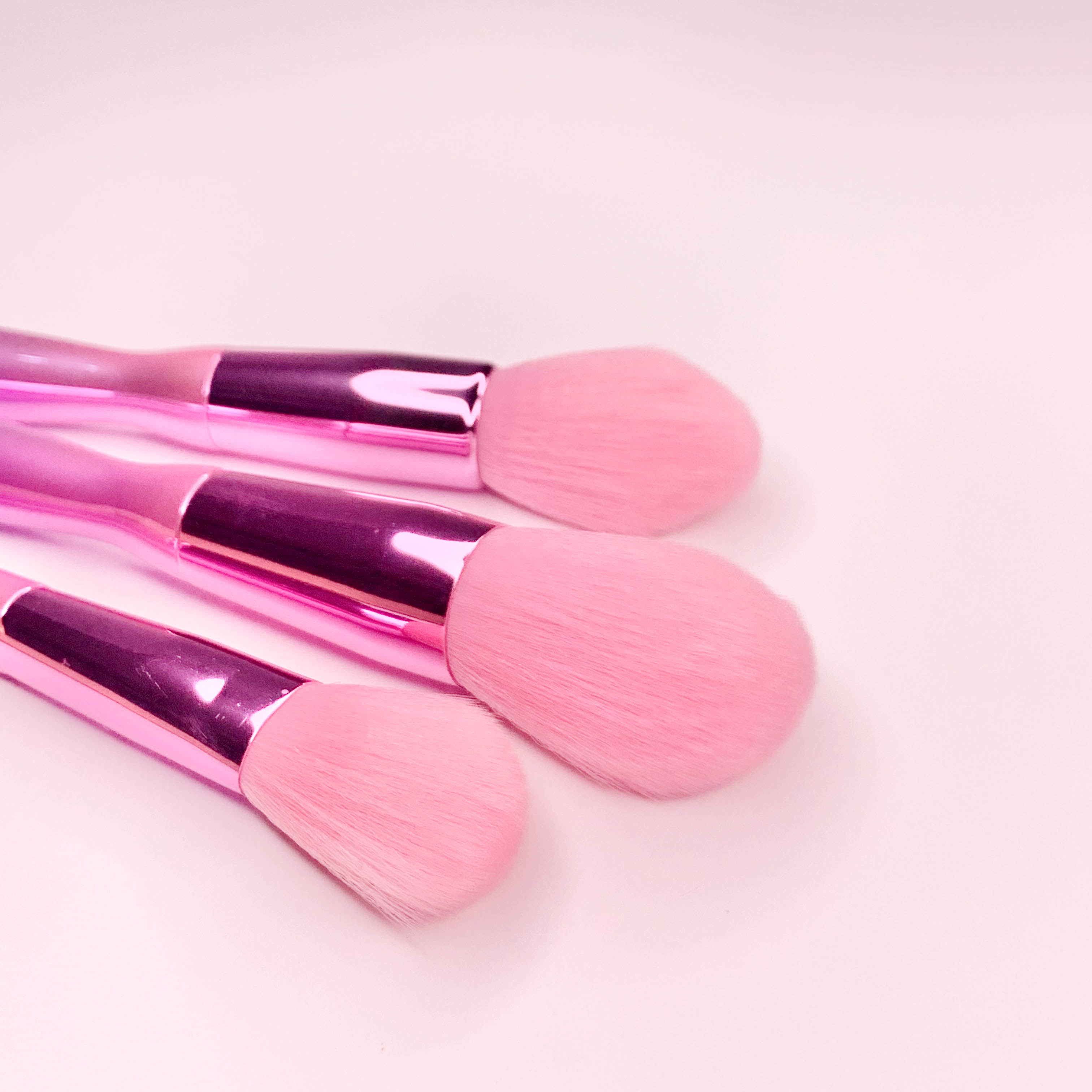 AllpeaU brushes set with bag #pink แปรงแต่งหน้าเซตAllpeaU brushes set with bag #pink แปรงแต่งหน้าเซต 12 ชิ้น + กระเป๋า สีชมพูอมม่วง ครบจบทั้งหน้า และ ดวงตา12 ชิ้น + กระเป๋า สีชมพูอมม่วง ครบจบทั้งหน้า และ ดวงตา